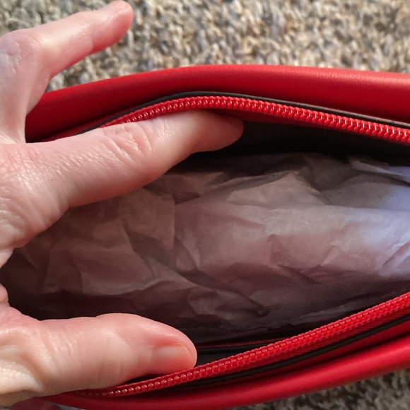 Simply Vera Wang Beautiful Red crossbody and matching wallet NWT - Picture 14 of 16